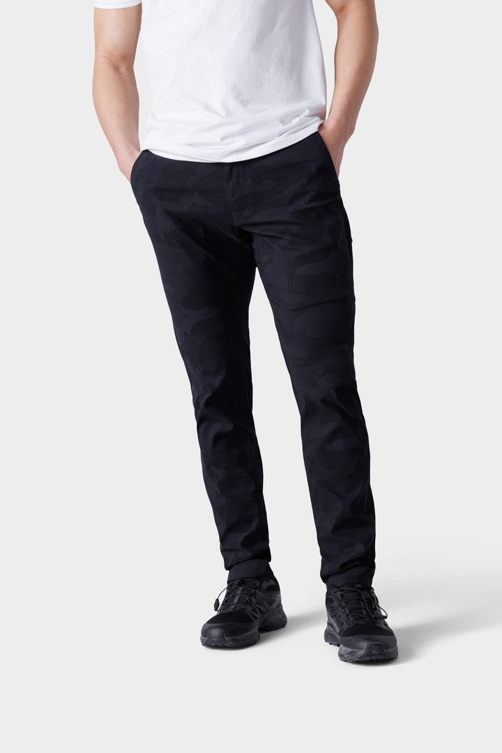 686 Men's Everywhere® Featherlight Chino Pant - Slim Fit — BLACK CAMO (vista 2)