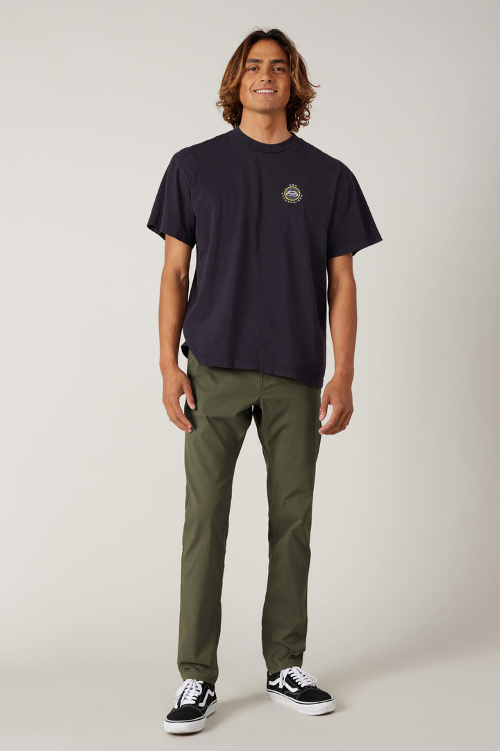 686 Men's Everywhere® Pant - Slim Fit — DARK GREEN (vista 2)