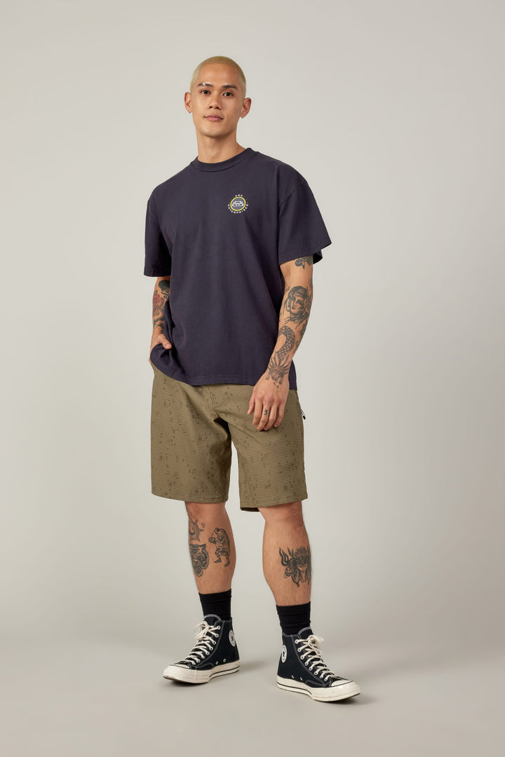 686 Men's Everywhere® Hybrid Short - Relaxed Fit — DESERT GRID SAGE (vista 2)