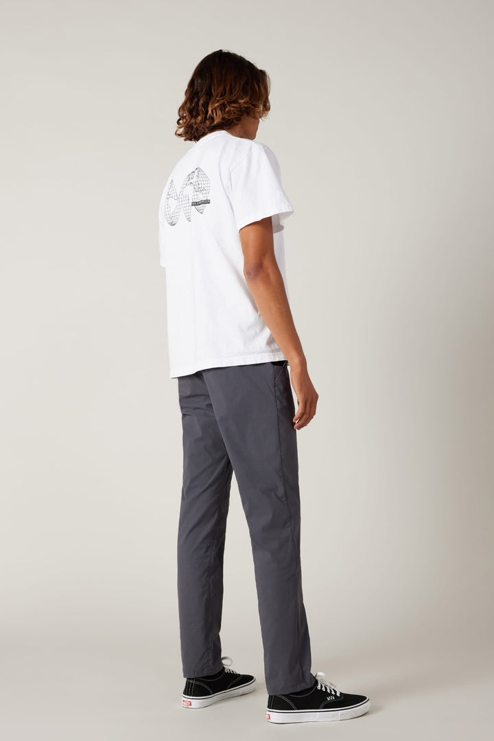 686 Men's Everywhere® Featherlight Chino Pant - Slim Fit — CHARCOAL (vista 2)