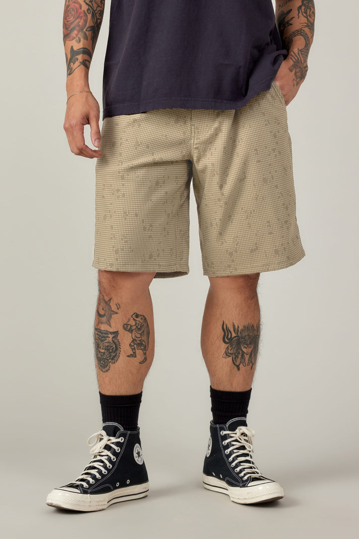 686 Men's Everywhere® Hybrid Short - Relaxed Fit — PUTTY DESERT GRID