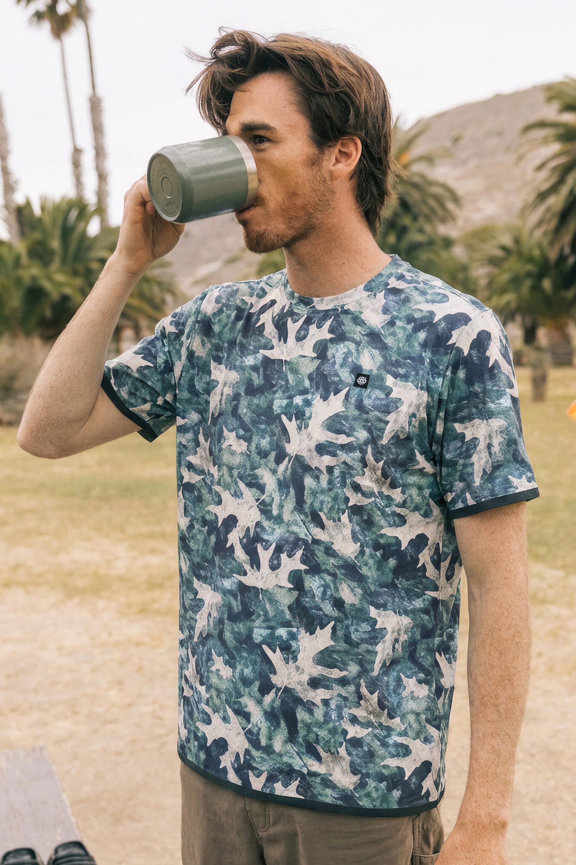 レッズ　トレーニングTシャツ 686 Men's Let's Go Tech Tee – 686.com
