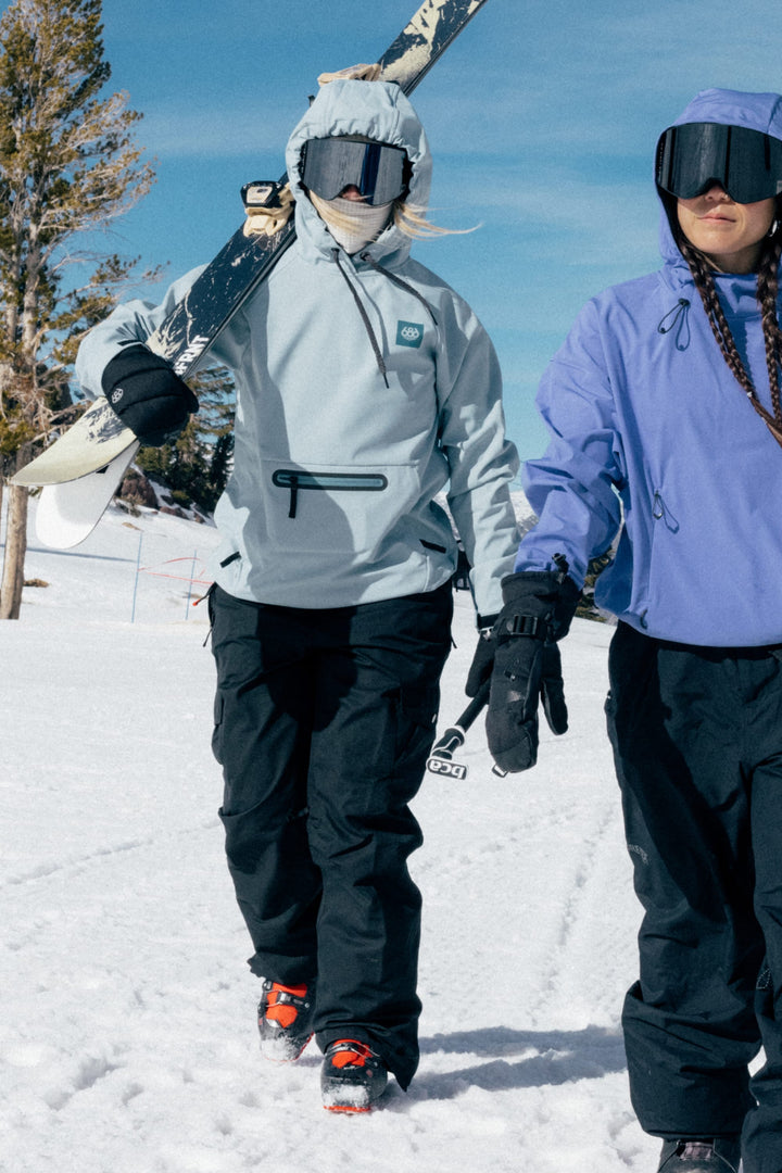 686 Women's Aura™ Insulated Cargo Pant — BLACK (vista 2)